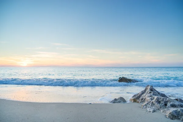 Spiaggia di Egremni, isola di Lefkada, Grecia. Grande e lunga spiaggia con — Foto Stock