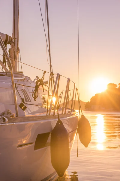 Sailing yacht at sunset — Stock Photo, Image