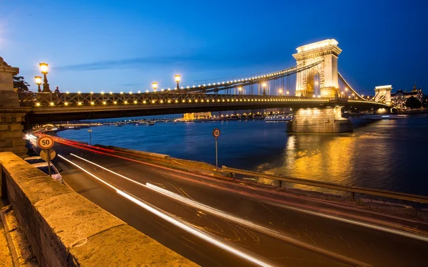 Sedačková lanovka Libegő Budapešť, Maďarsko v noci — Stock fotografie