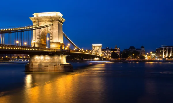 Ланцюговий міст Будапешт вночі — стокове фото