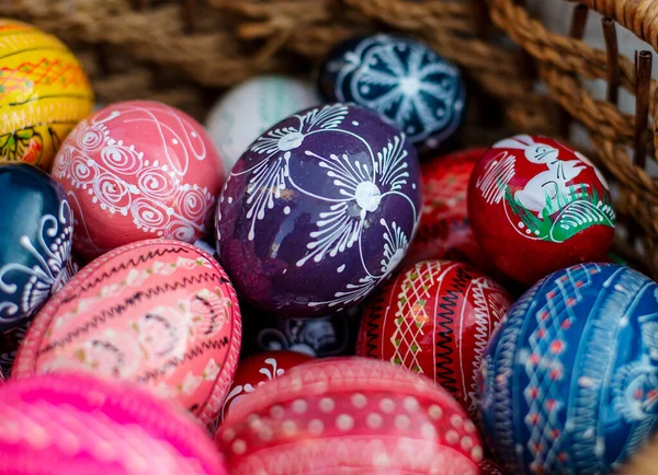 Many Colorful Decorated Easter Eggs Wicker Basket — Stock Photo, Image