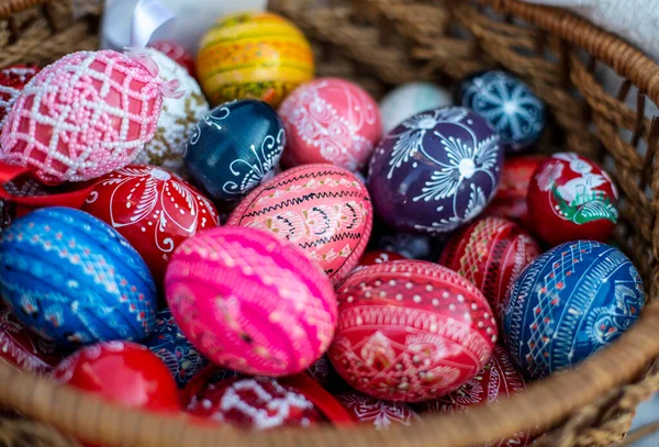 Many Colorful Decorated Easter Eggs Wicker Basket — Stock Photo, Image