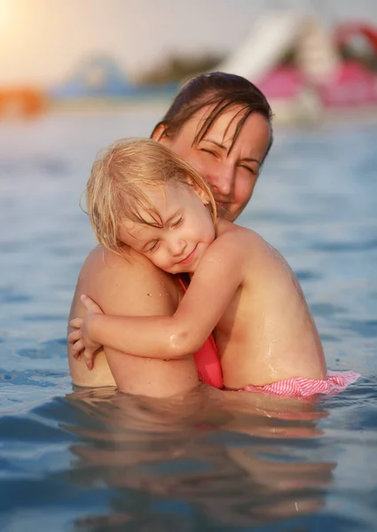 Mother Her Cute Child Water — Stock Photo, Image