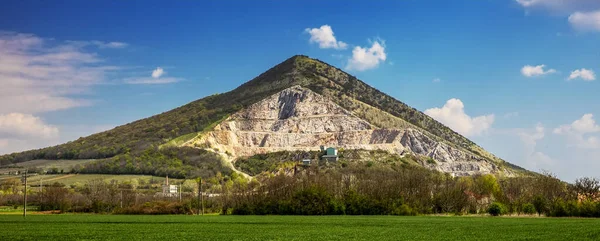 Szarsomlyo Gebirge Mit Bergbaugestein Und Verwundeter Landschaft Ungarn — Stockfoto