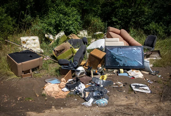 Rifiuti Elettronici Abbandonati Apparecchiature Domestiche Natura — Foto Stock