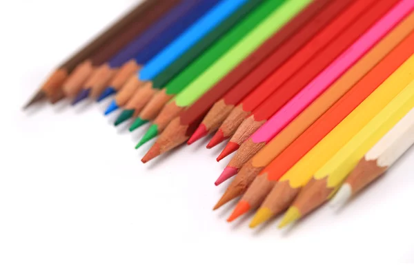 Crayons colorés sur fond blanc — Photo