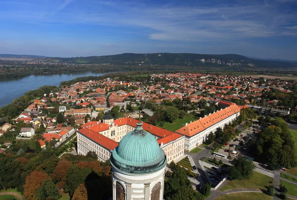 Esztergom ciudad Hungría, desde arriba con el río Danubio — Foto de Stock