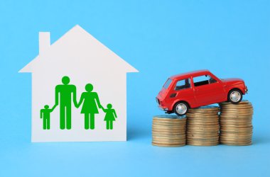 Ev aile sembolü, minyatür araba ve para ile