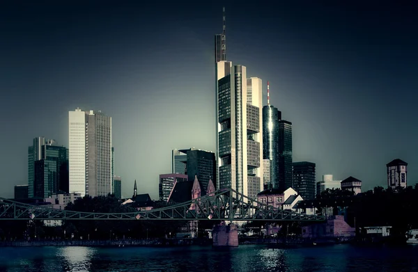 Frankfurt am Main Stadtbild mit Wolkenkratzern — Stockfoto