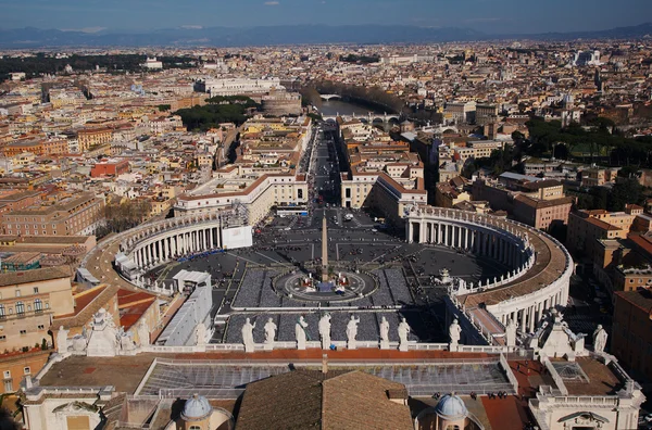 Piazza san pietro in der vatikanischen stadt — Stockfoto