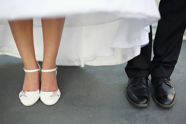 Shoes of wedding couple — Stock Photo, Image