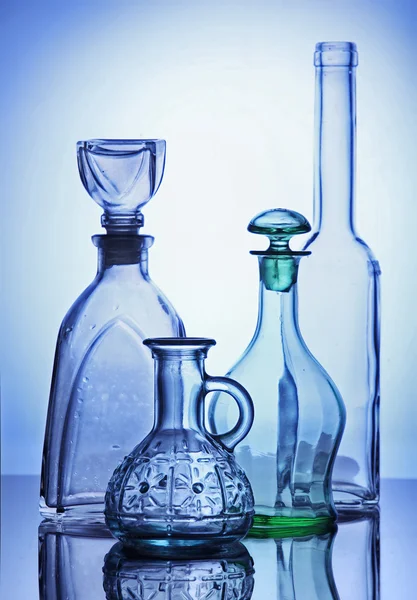 Τέσσερις άδειο μπουκάλι διαφανή σύνθεση — Φωτογραφία Αρχείου