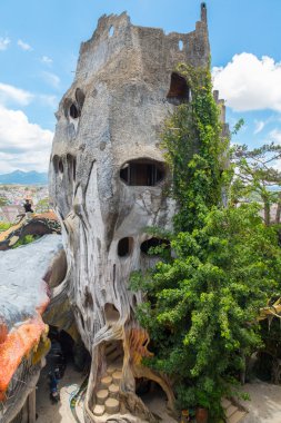 NGA Guesthouse tımarhane asmak