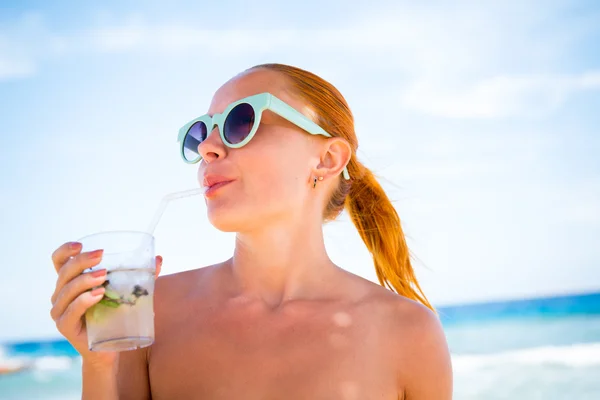 Young woman with mojito — Stock Photo, Image