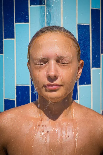 淋浴的女人 — 图库照片