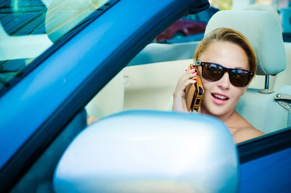 Woman driving a car — Stock Photo, Image