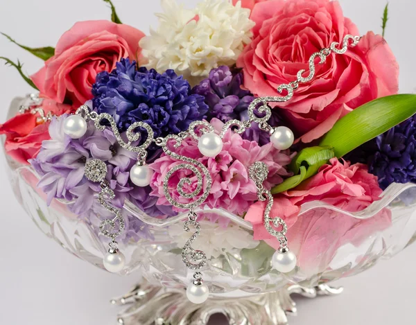 Jewellery on the flowers — Stock Photo, Image