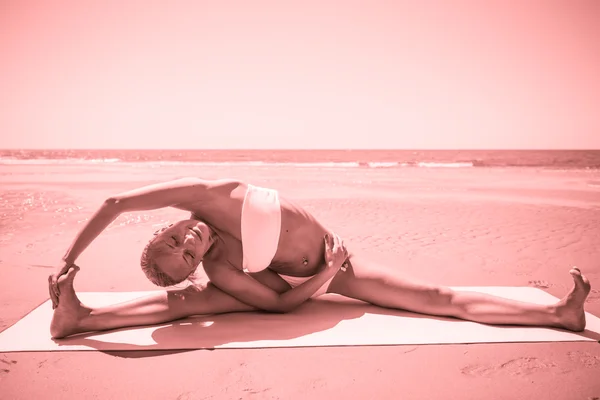 做瑜伽的女人 — 图库照片