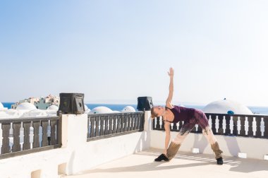 kadın pratik padmasana