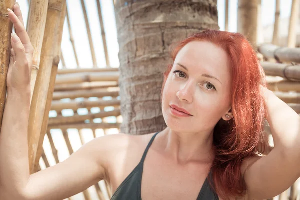 Beautiful young woman at the beach — Stock Photo, Image