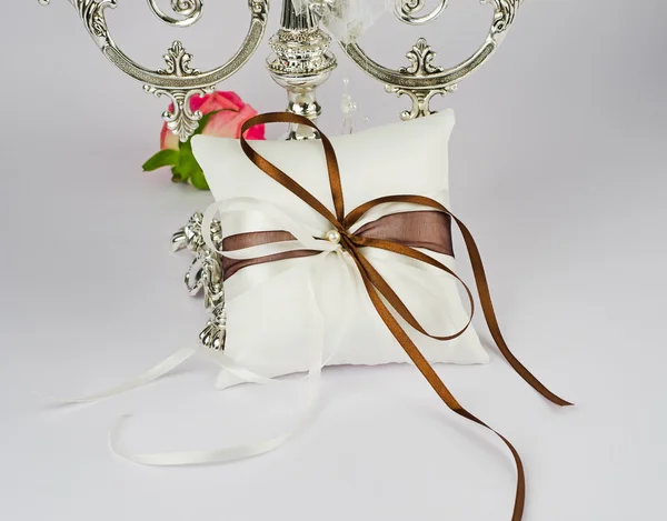 Hermosa almohada para anillos de boda — Foto de Stock