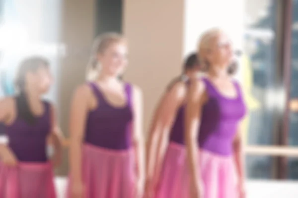 Aula de dança para mulheres desfocar fundo — Fotografia de Stock