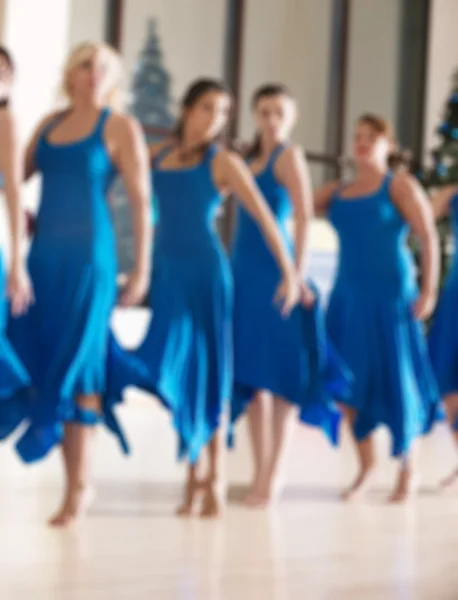 Aula de dança para mulheres desfocar fundo — Fotografia de Stock