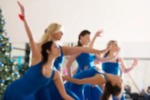 Cours de danse pour femmes fond flou — Photo