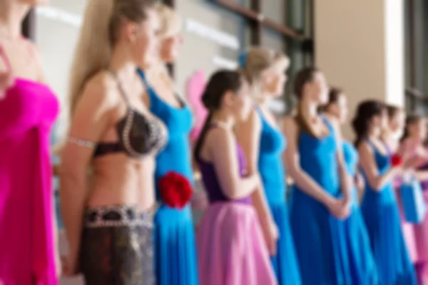 Aula de dança para mulheres desfocar fundo — Fotografia de Stock