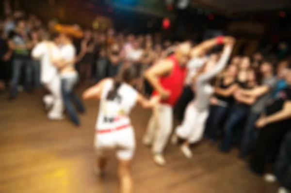 人々 のダンスの背景をぼかし — ストック写真