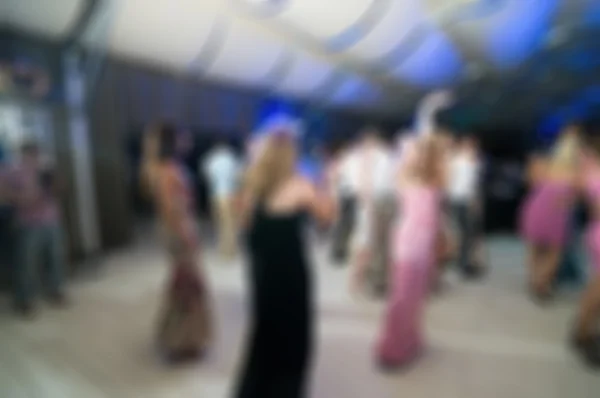 Люди танцуют размытый фон — стоковое фото