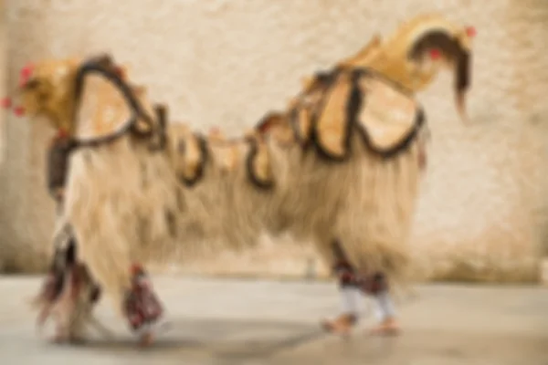 Perinteinen Bali tanssi hämärtää tausta — kuvapankkivalokuva