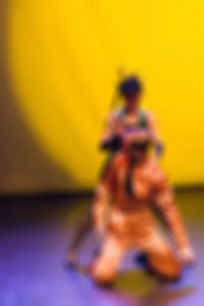 Сучасне танцювальне виконання боке розмивання фону — стокове фото