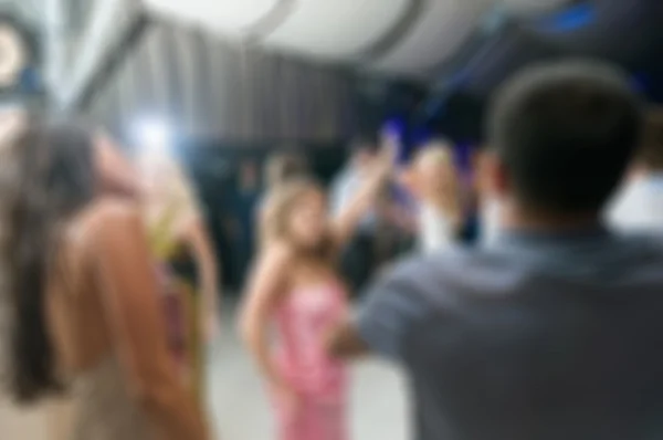 Mensen dansen wazig achtergrond — Stockfoto