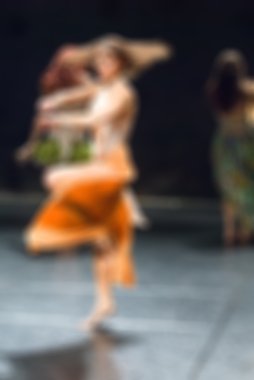 Çağdaş dans performans bokeh arka plan bulanıklık