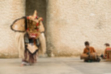 Geleneksel Bali dans arka plan bulanıklık