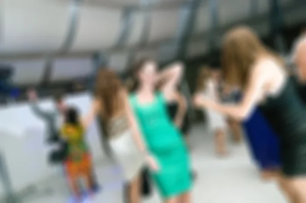 Gente bailando fondo borroso — Foto de Stock