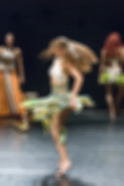 Contemporânea dança desempenho bokeh desfoque fundo — Fotografia de Stock