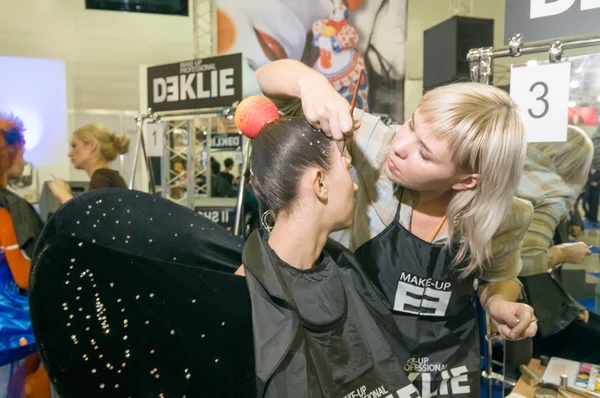 Makeup och hår konstnärer konkurrens — Stockfoto