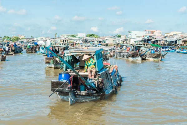 Mekong yüzen pazarı