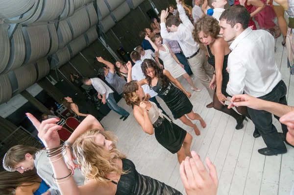People dancing at bar — Stock Photo, Image