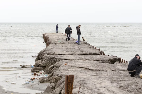 Pescadores em mariupol — Fotografia de Stock