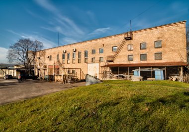 Eski fabrika ofisleri ve depolama birimine dönüştürülür