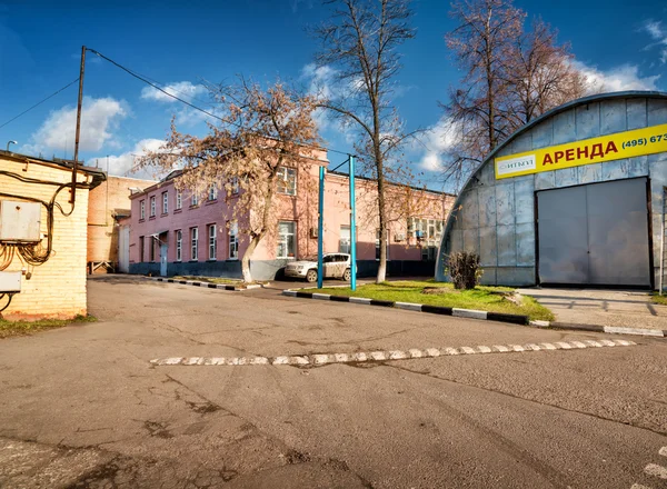 Oude fabriek omgezet in kantoren en opslag — Stockfoto