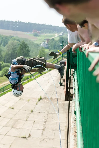 極端な ropejumping — ストック写真