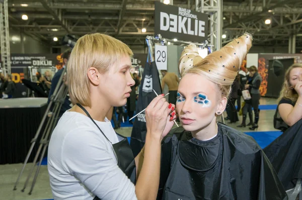 Makeup och hår konstnärer konkurrens — Stockfoto