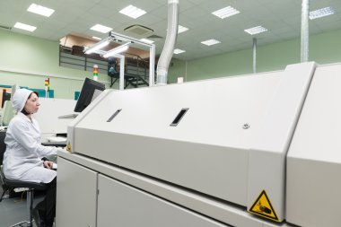 Yüksek teknoloji Fabrikası'nda elektronik komponentleri üretim