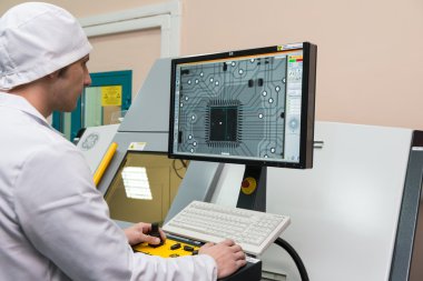 Yüksek teknoloji Fabrikası'nda elektronik komponentleri üretim