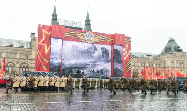 Défilé sur la Place Rouge à Moscou — Photo