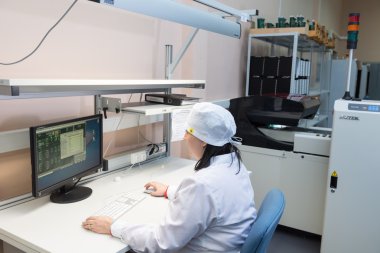 Yüksek teknoloji Fabrikası'nda elektronik komponentleri üretim